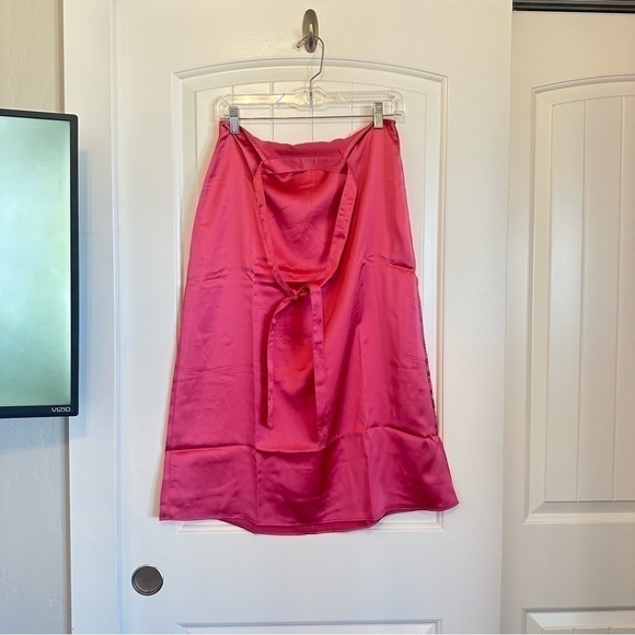NWT WeWoreWhat cut out midi skirt in hot pink satin women’s size small - Picture 2 of 10